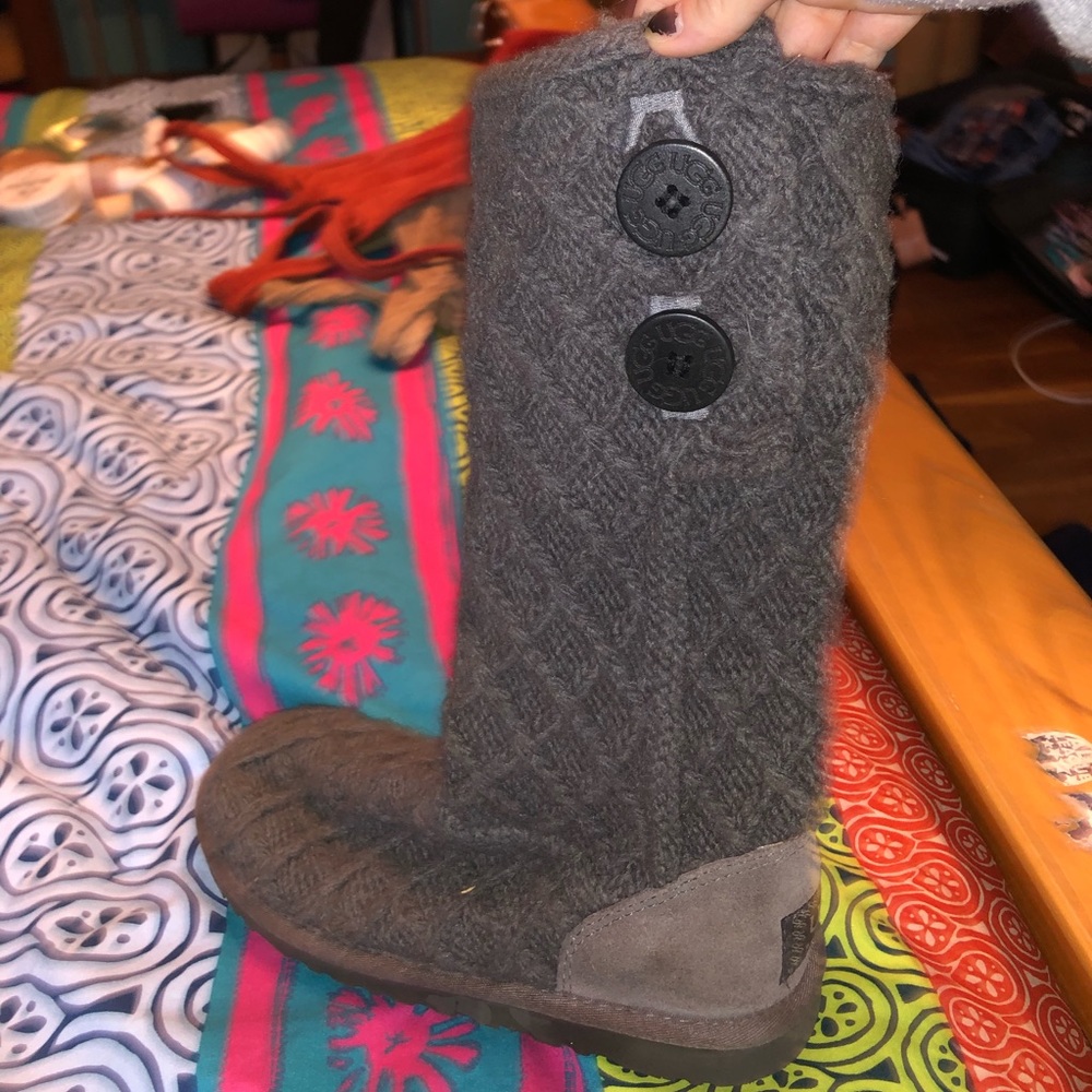 Grey Knit Uggs - Picture 2 of 4